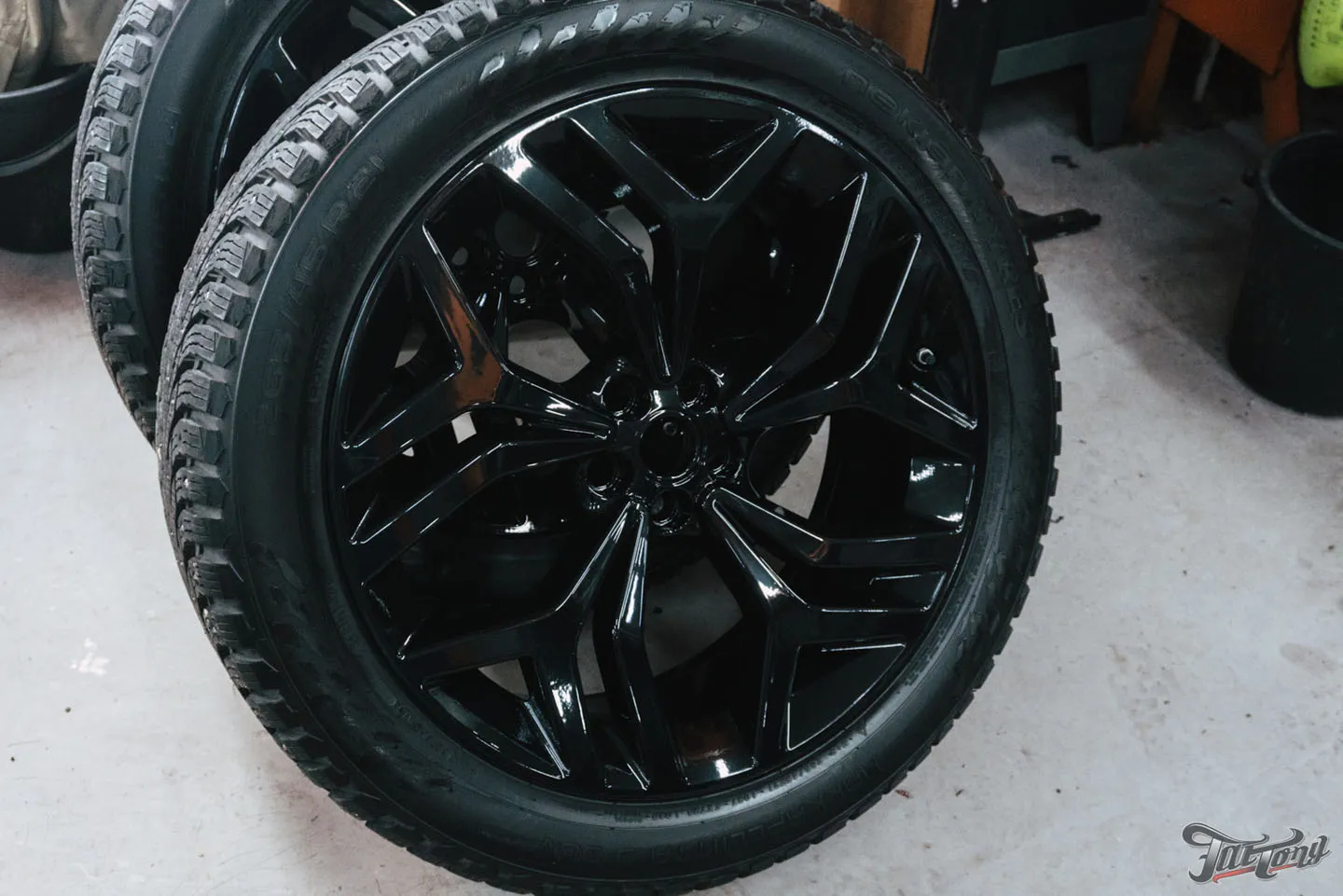 Ремонт и покраска дисков + фирменный шиномонтаж для Range Rover Velar